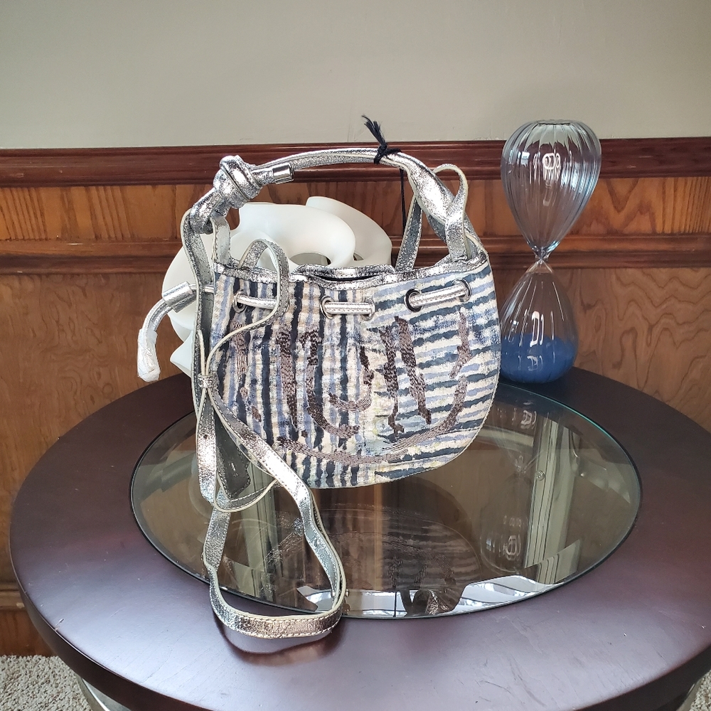 Behno
Ina Beaded Mini Bucket Bag - Picture 3 of 12